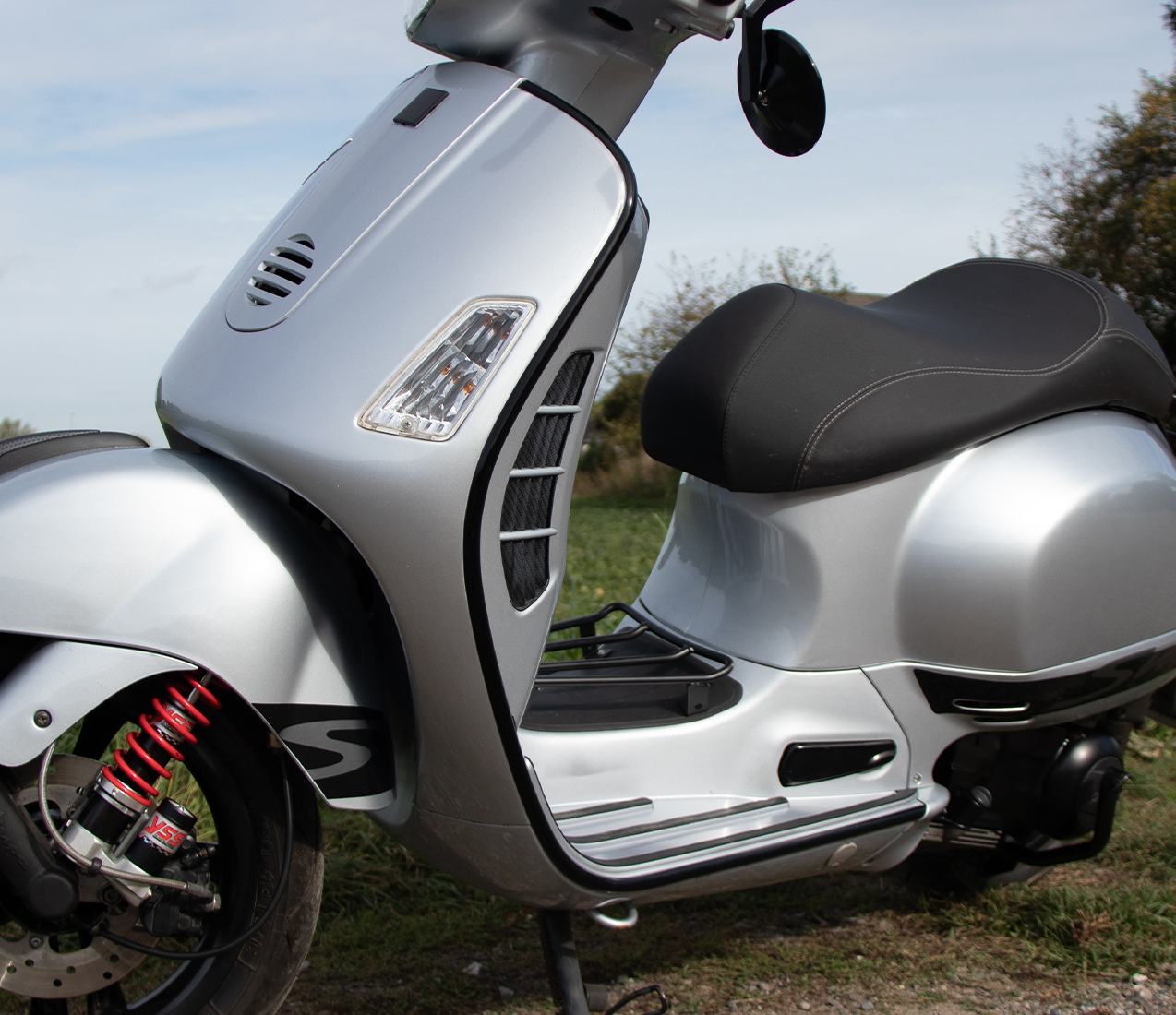 Edge protector, black, for Vespa GTS / GT / GTL