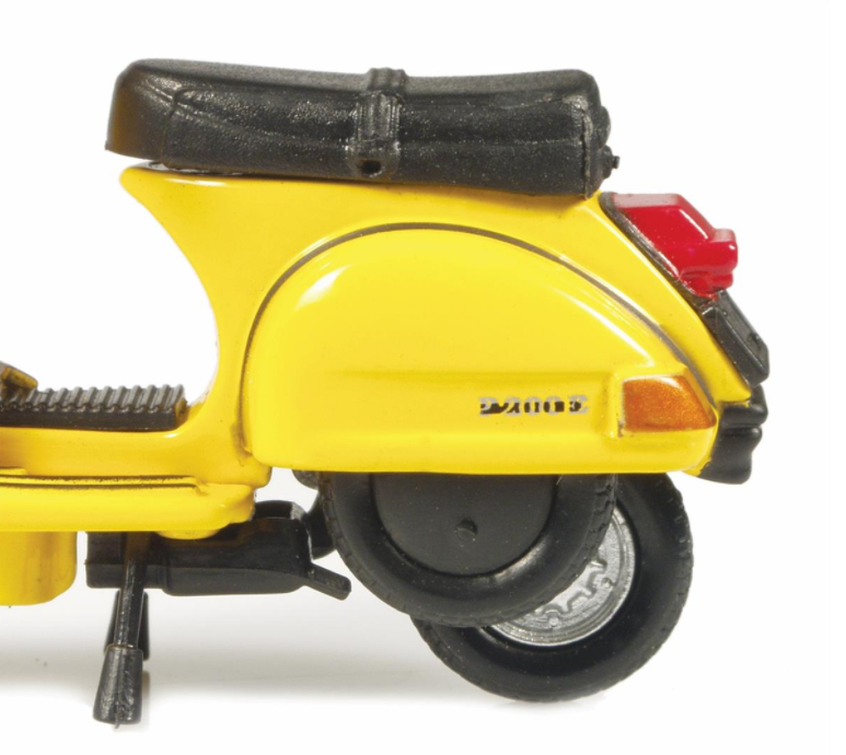 Model Vespa P200E (1978), orange