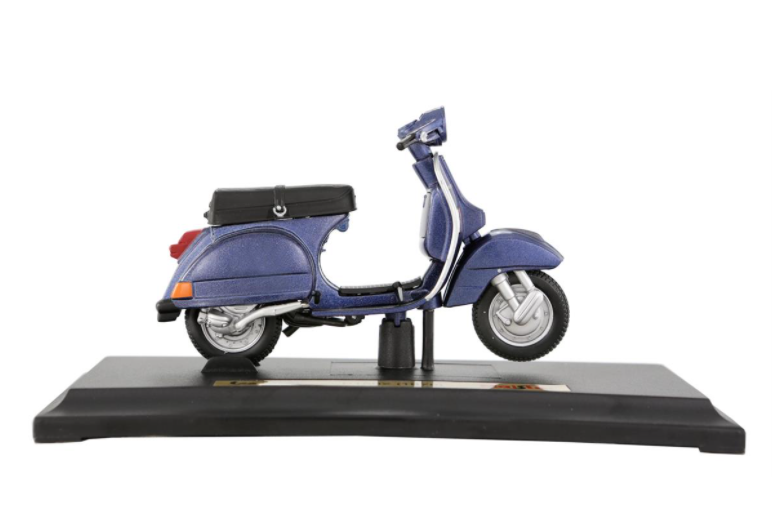 Model Vespa P150X (1978), blue