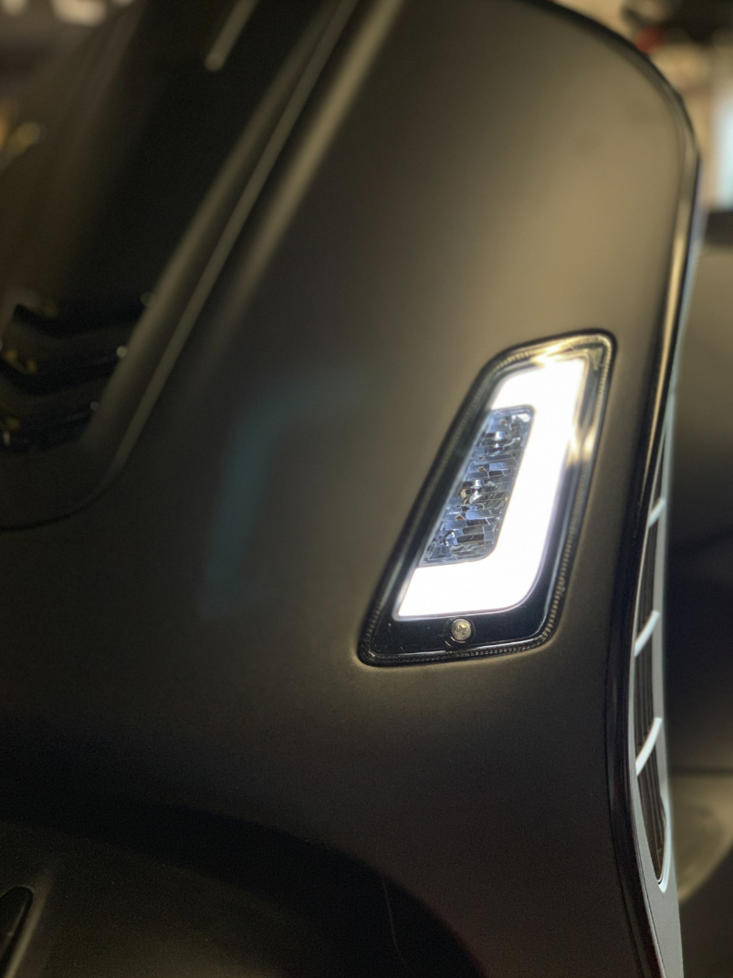 LED turn signal set front, tinted for Vespa GT, GTL, GTV, GTS 125-300 (2014-2018)