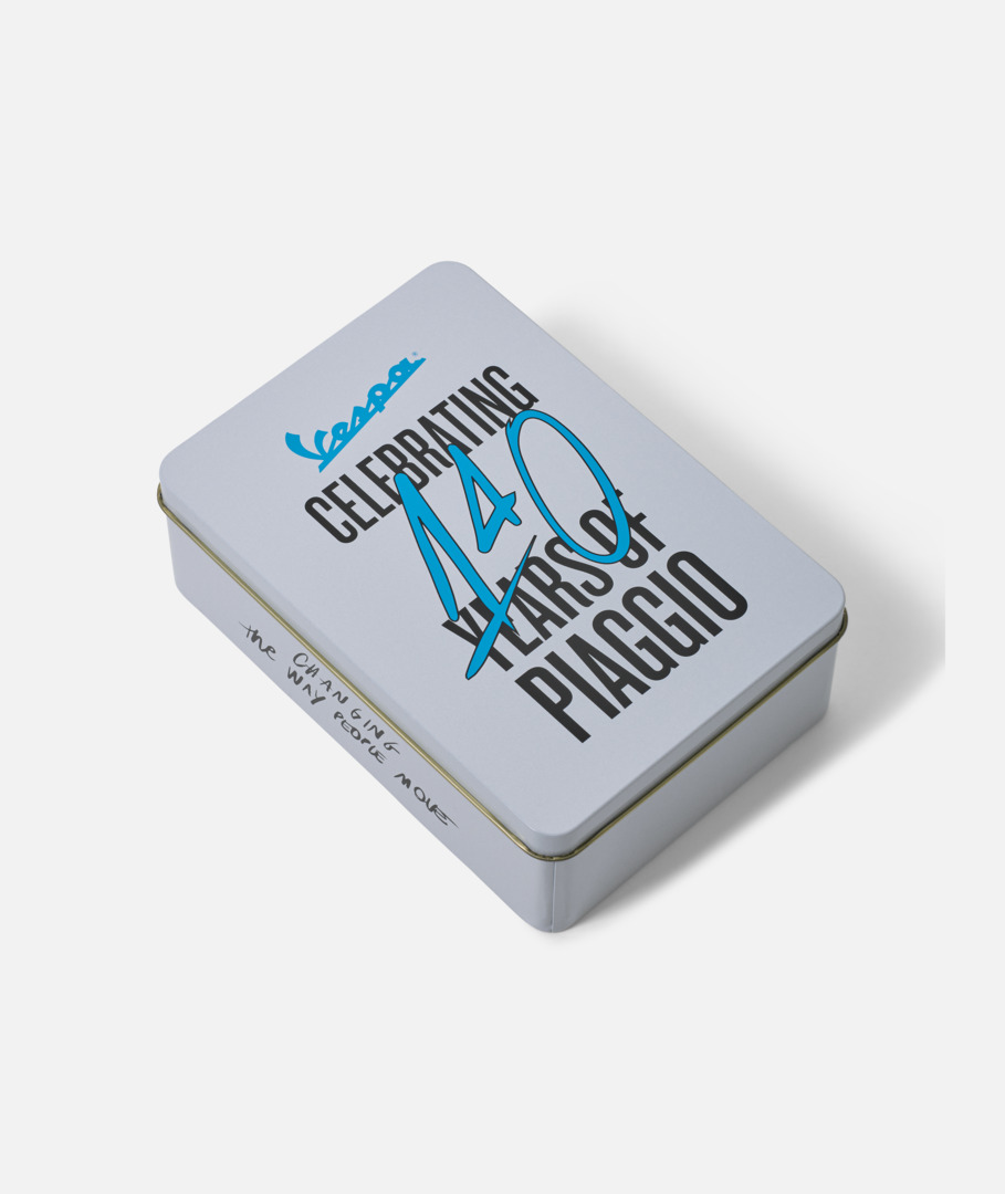 Vespa gift box "140 years of Piaggio"